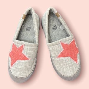 Acorn woman’s slippers NWOT